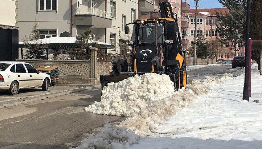 Karaman Belediyesi’nin Kar Temizliği Hafta Sonu da Sürdü