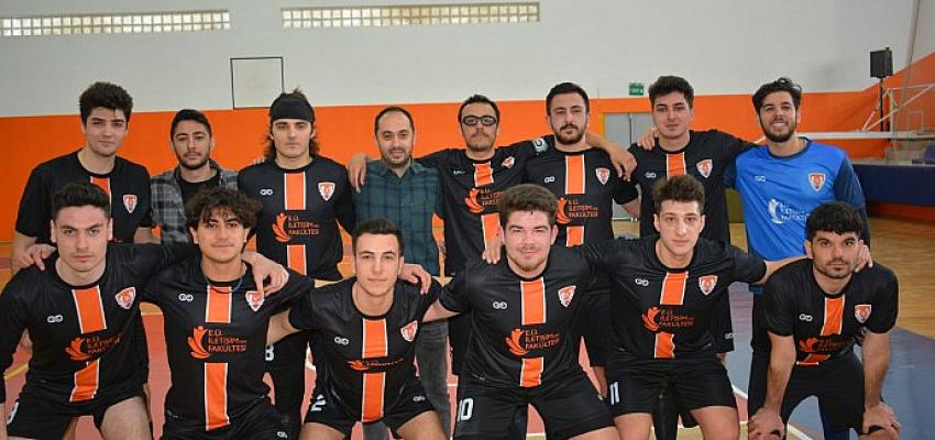 EÜ İletişim Fakültesi Futsal Takımı namağlup çeyrek finale yükseldi