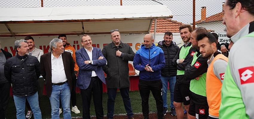 Başkan Mesut Ergin’den Ayvalıkgücü Belediyespor Antrenmanına Motivasyon Ziyareti