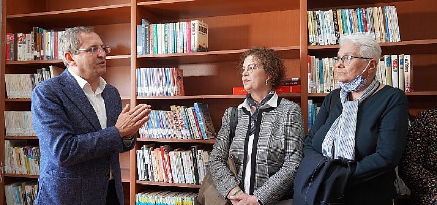 “Kütüphaneler Kenti” Ayvalık’ta, Altınova’nın da Artık Bir Kütüphanesi Var